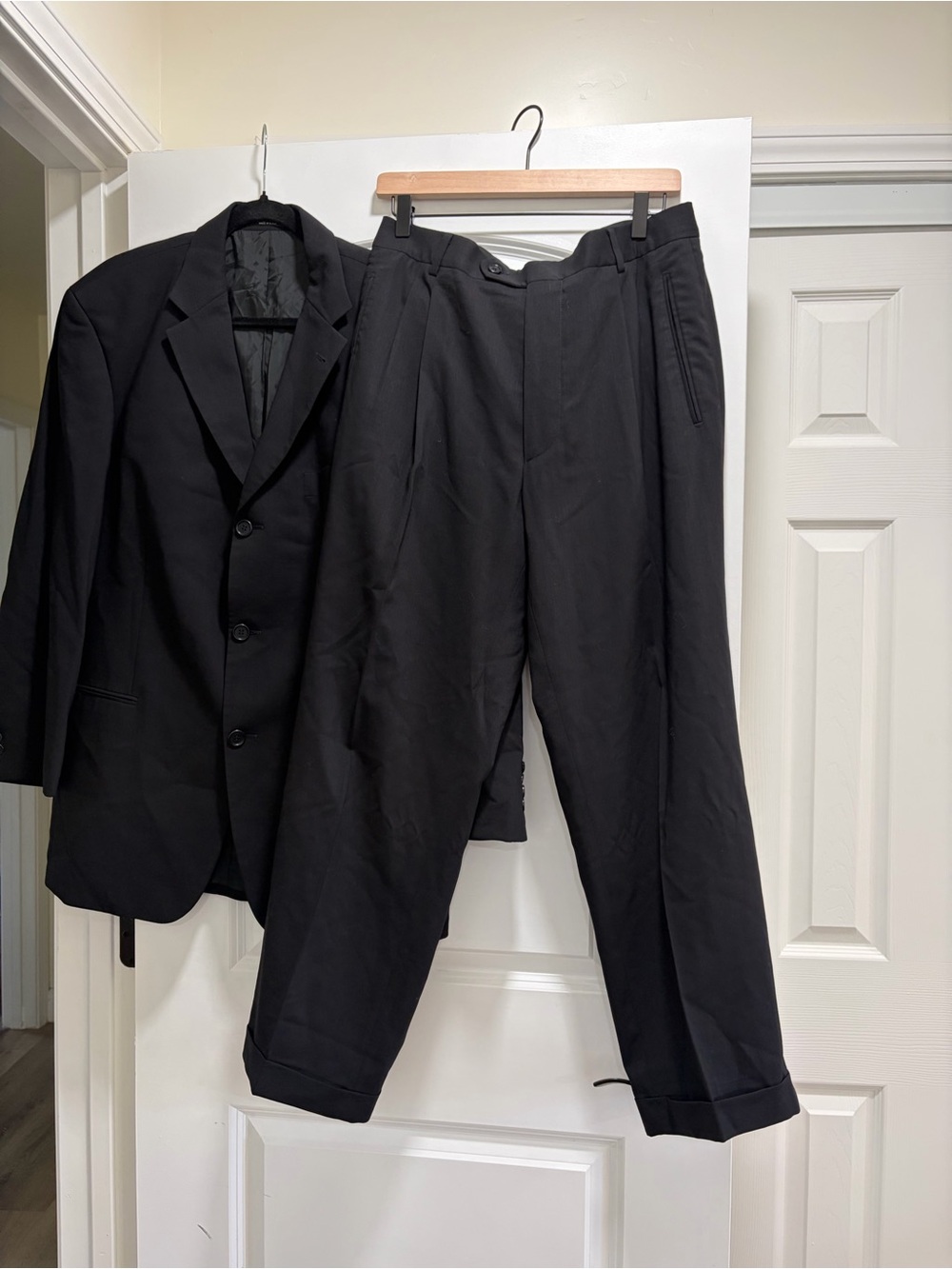 Vintage Hugo Boss Suit 42R - 100% Virgin Wool - Made in USA - Einstein/Beta Mode